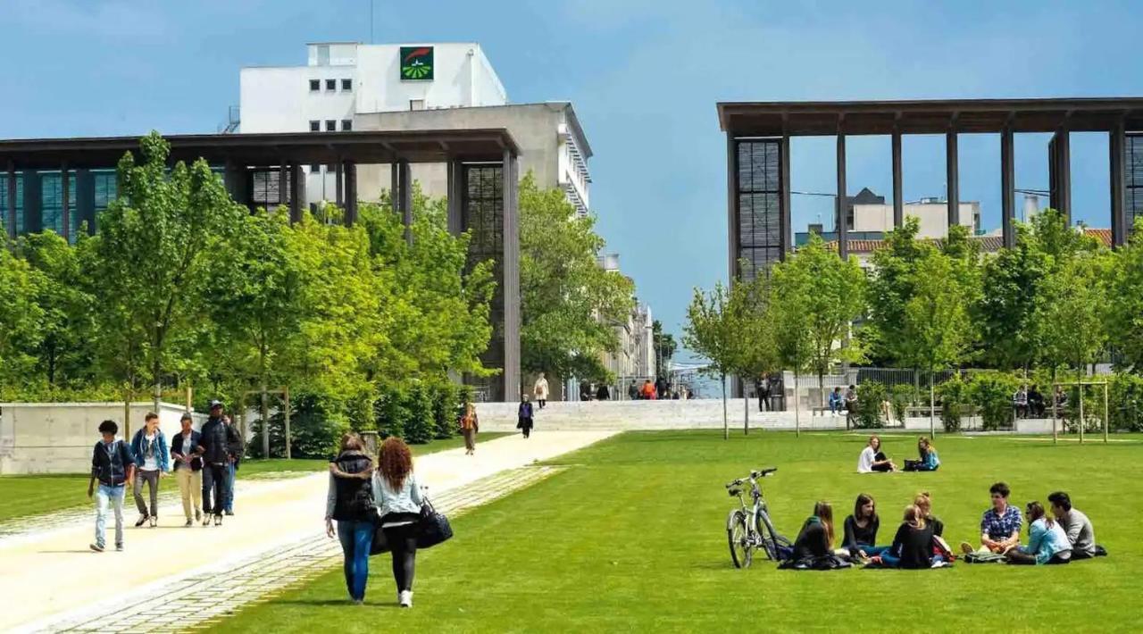 Apartament Le Jardin Niortais - Hyper Centre- Proche Gare - Paisible - Grand Jardin Prive, Wifi Hd -Netflix Zewnętrze zdjęcie